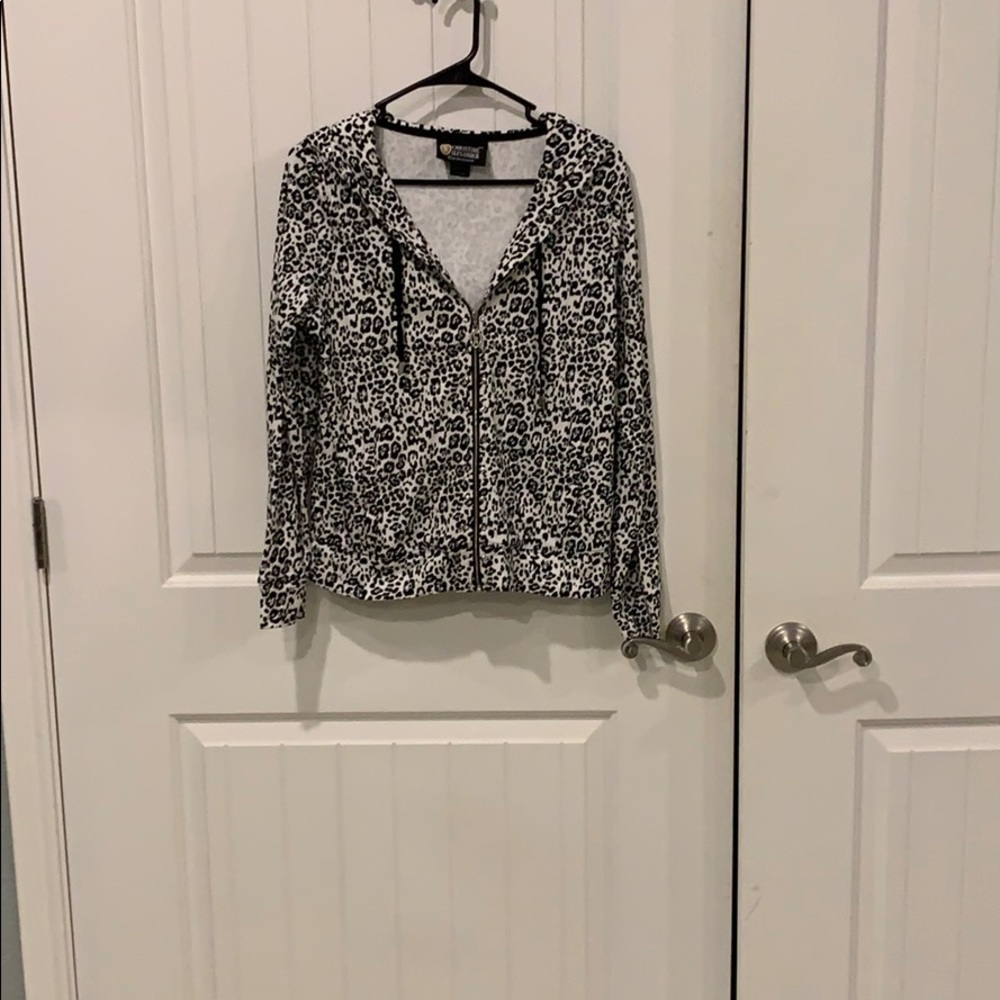 Black and gray cheetah print cotton jacket.